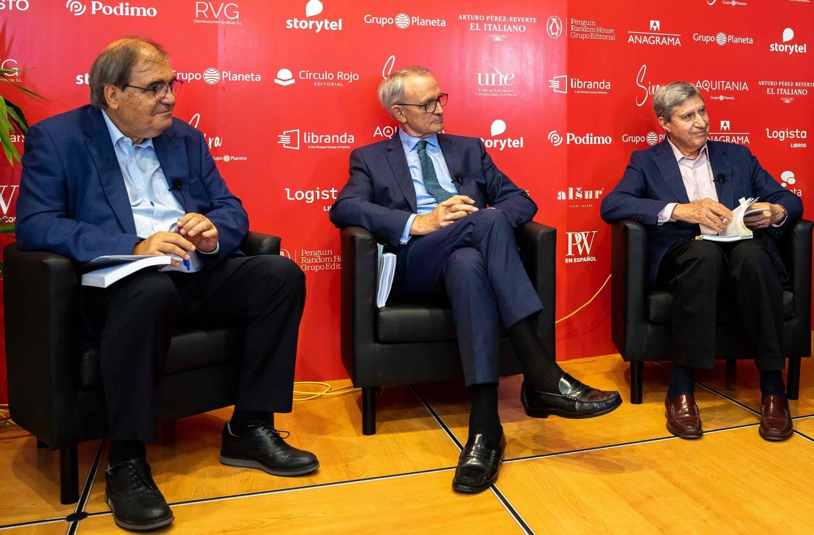 Mesa redonda con autores de Aula Magna